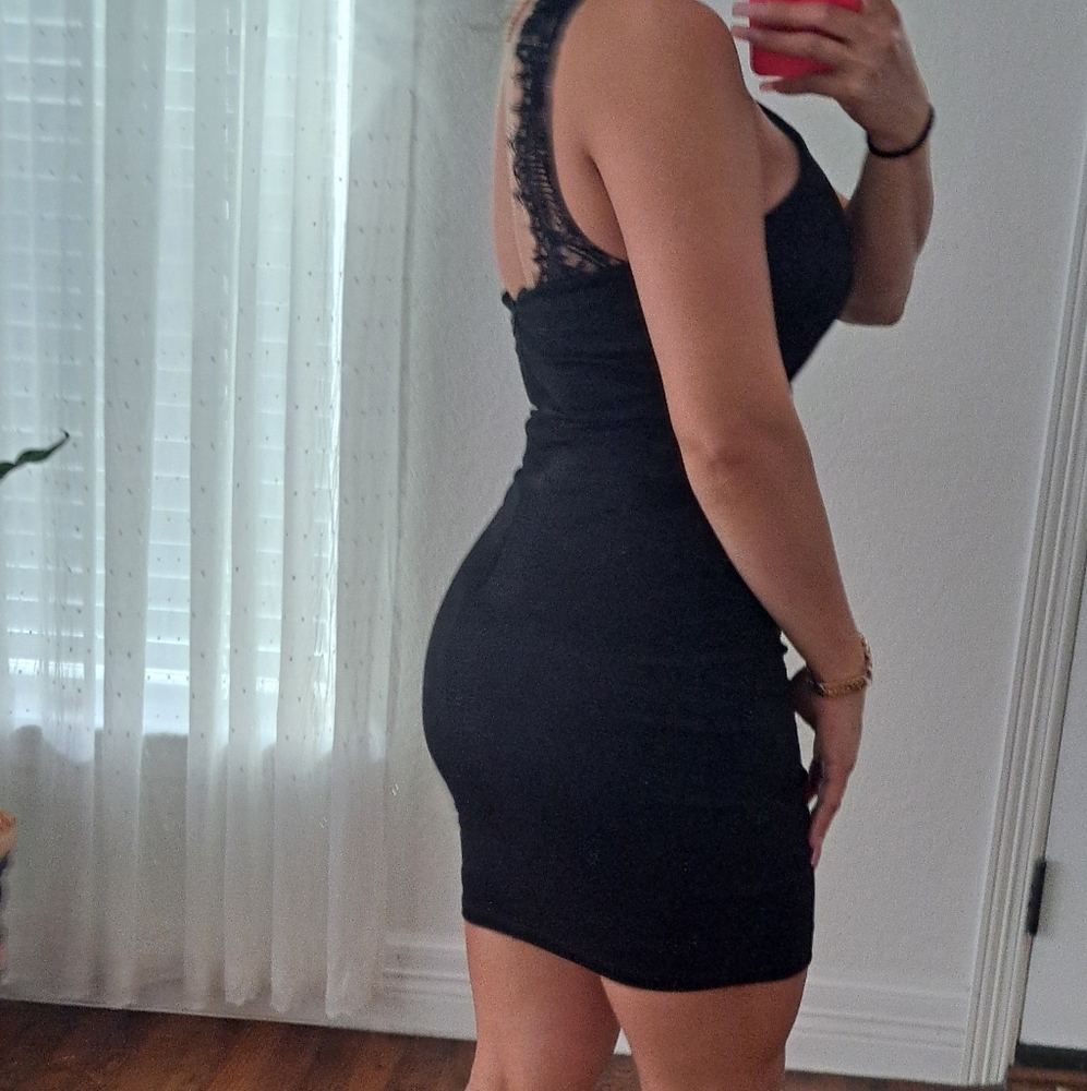 Lulu's Endlessly Alluring Black Lace Bodycon Dress/ Size: Small
